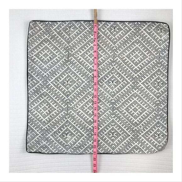 Roberta Roller Rabbit 100% Cotton Square Pillow Case Cover 21x22 Zip Black White - Picture 6 of 10